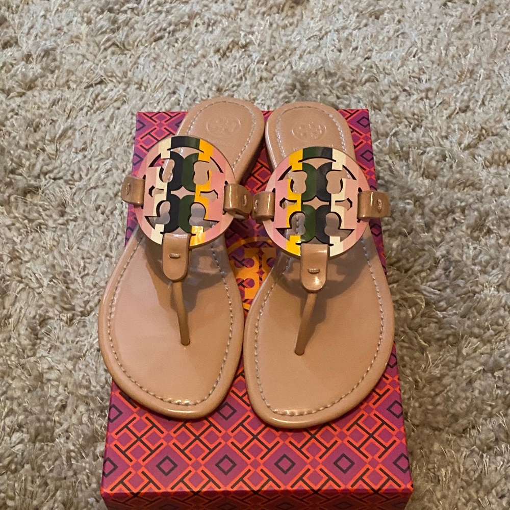 Tory Burch MILLER Printed Patent Leather in Pastel Rainbow and Natural Vachetta - Picture 7 of 8